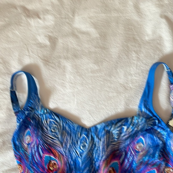 One peace swim suit. Women - Picture 10 of 10